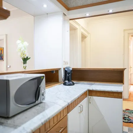 Royal Meeting Point Family & Group Friendly Up To 8 Sarajevo