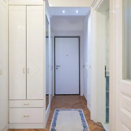 Royal Meeting Point Family & Group Friendly Up To 8 Sarajevo