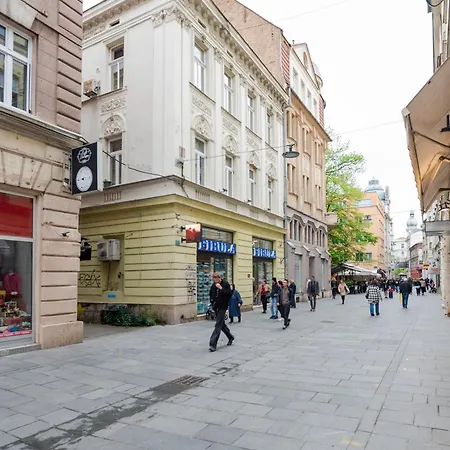 Royal Meeting Point - Heart Of With A View アパート