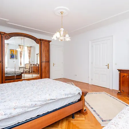 Royal Meeting Point - Heart Of With A View アパート *