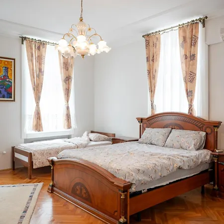 Royal Meeting Point Family & Group Friendly Up To 8 Apartment
