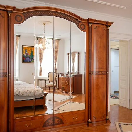 Royal Meeting Point - Heart Of With A View Appartement