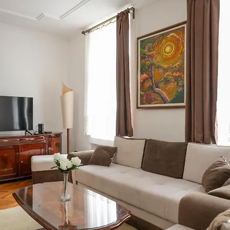 Royal Meeting Point - Heart Of With A View Appartement *