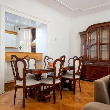Royal Meeting Point Family & Group Friendly Up To 8 * Sarajevo