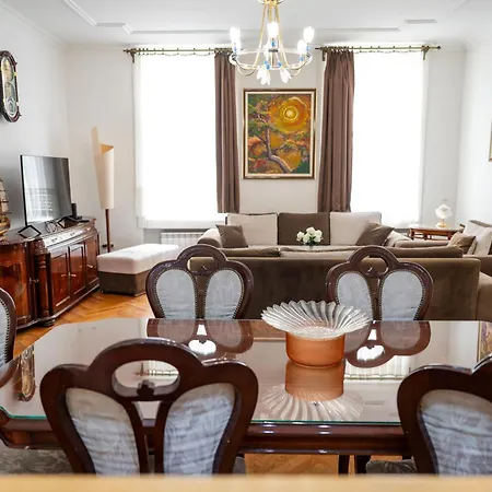 Royal Meeting Point - Heart Of With A View *