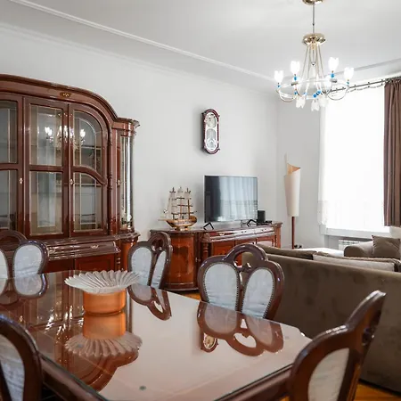 Royal Meeting Point Family & Group Friendly Up To 8 Sarajevo
