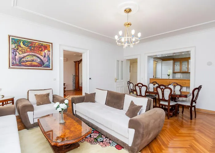 Royal Meeting Point - Heart Of With A View Апартаменты