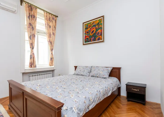 Royal Meeting Point - Heart Of With A View Апартаменты